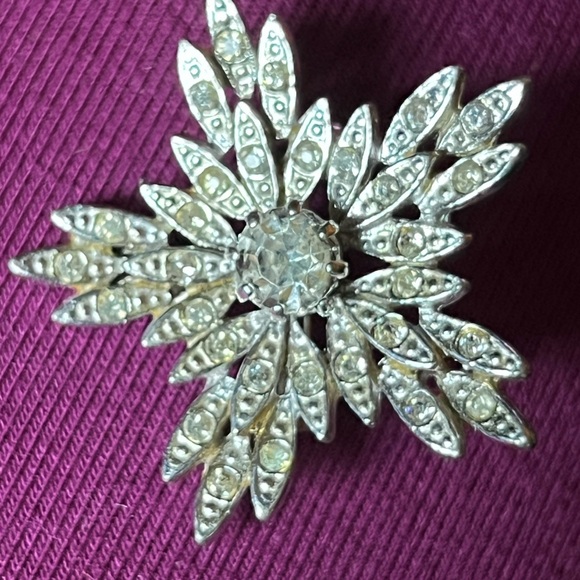 Vintage Star Starburst Silver Tone Brooch - Picture 2 of 7